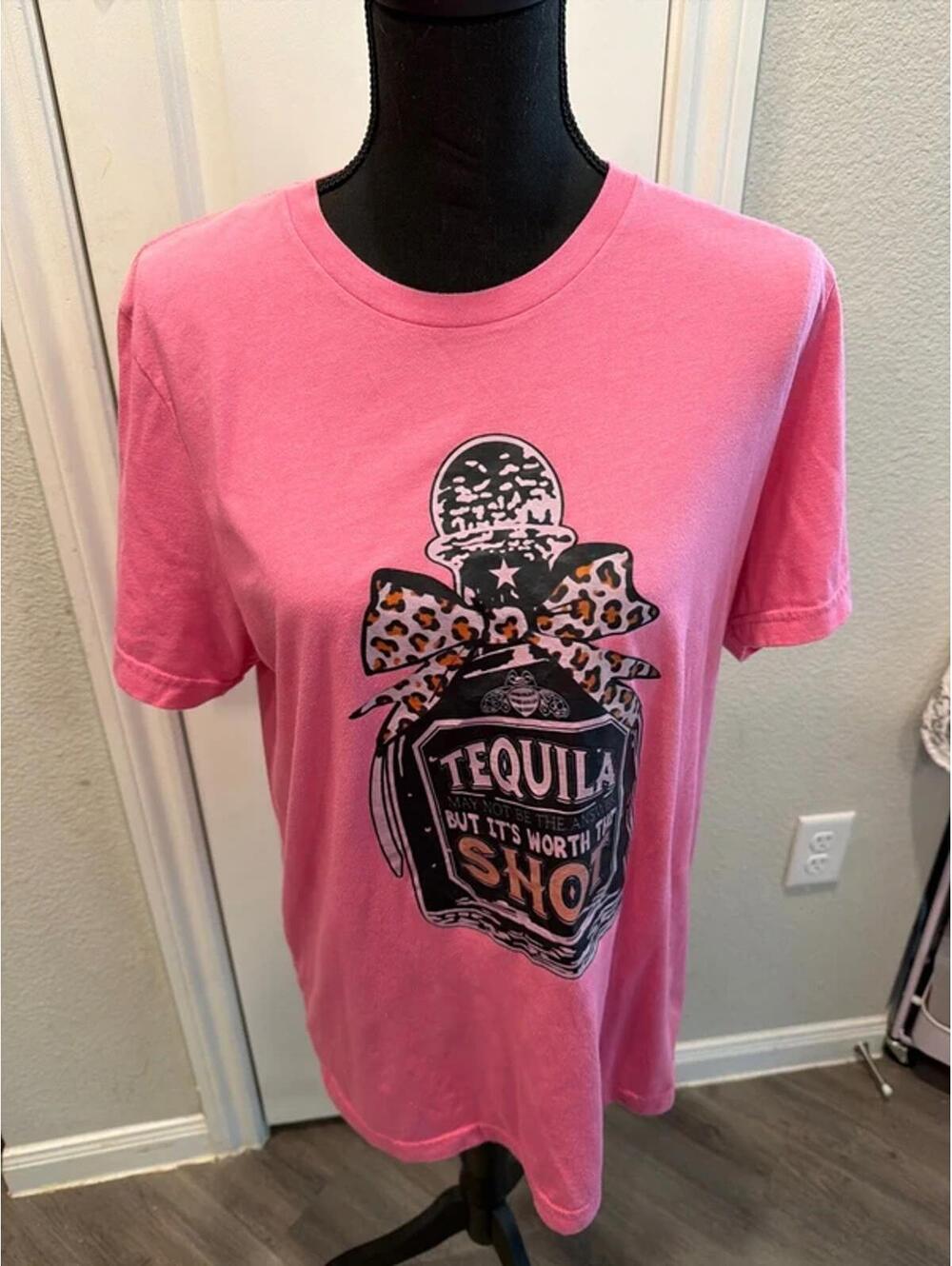 The Desert Canary Pink Graphic T-Shirt Size L